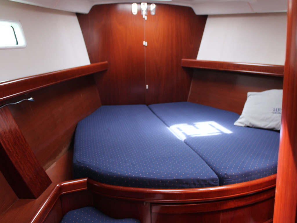 Charteryacht Beneteau Oceanis 47.3 sleeping room